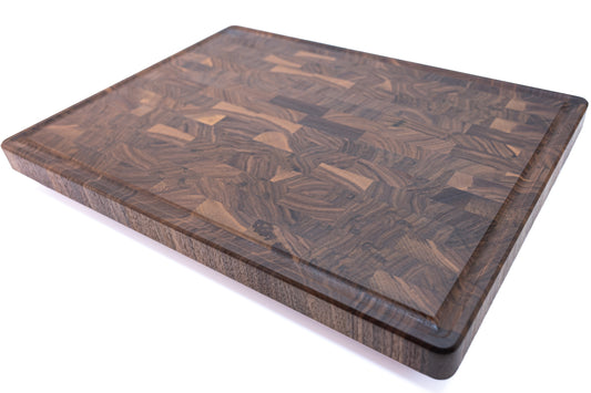 Großes Stirnholz Schneidebrett mit Saftrille – Massivholz Hackbrett und Anrichtebrett – Hirnholz – 47 × 35 × 5 cm