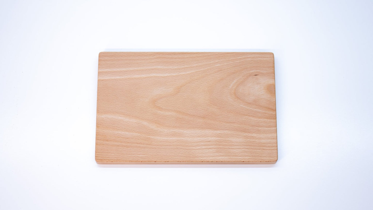 Schneidebrett aus Kernbuchenholz - Frühstücksbrettchen - Vesperbrettchen - Brotzeitbrettchen - 25x16x1,6 cm - WOODYS