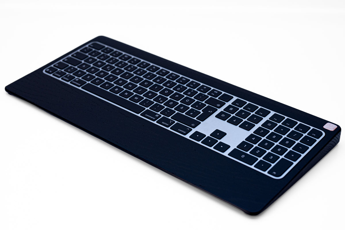 Numeric Mono Tray 2021 – Eschenholz Keyboard Tray | Schwarz oder Weiß lackiert | Magic Keyboard mit Touch ID