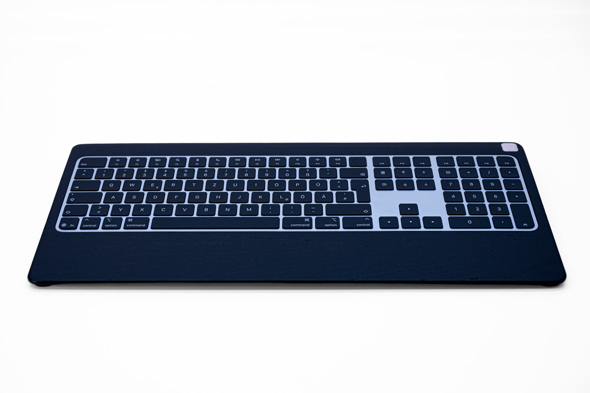 Numeric Mono Tray 2021 – Eschenholz Keyboard Tray | Schwarz oder Weiß lackiert | Magic Keyboard mit Touch ID