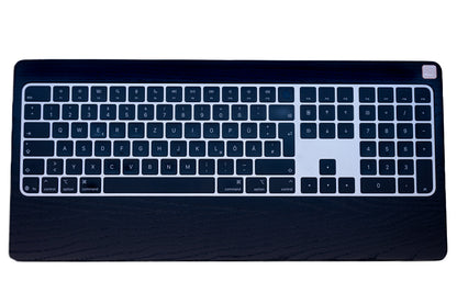Numeric Mono Tray 2021 – Eschenholz Keyboard Tray | Schwarz oder Weiß lackiert | Magic Keyboard mit Touch ID