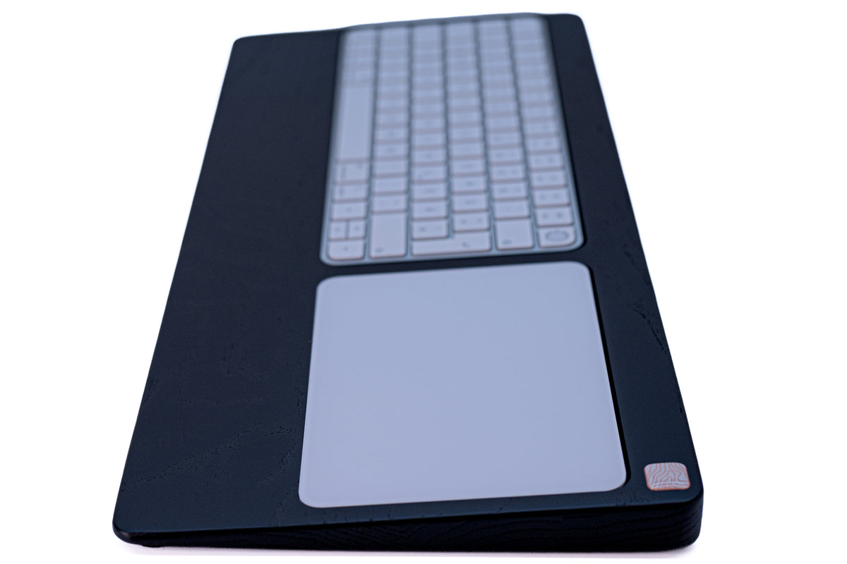 Trackpad Tray 2021 – Eschenholz Keyboard Tray | Schwarz oder Weiß lackiert | Magic Keyboard mit Touch ID und Magic Trackpad