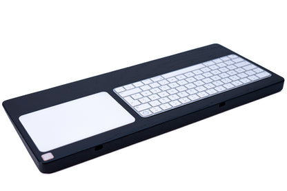 Trackpad Tray 2021 – Eschenholz Keyboard Tray | Schwarz oder Weiß lackiert | Magic Keyboard mit Touch ID und Magic Trackpad