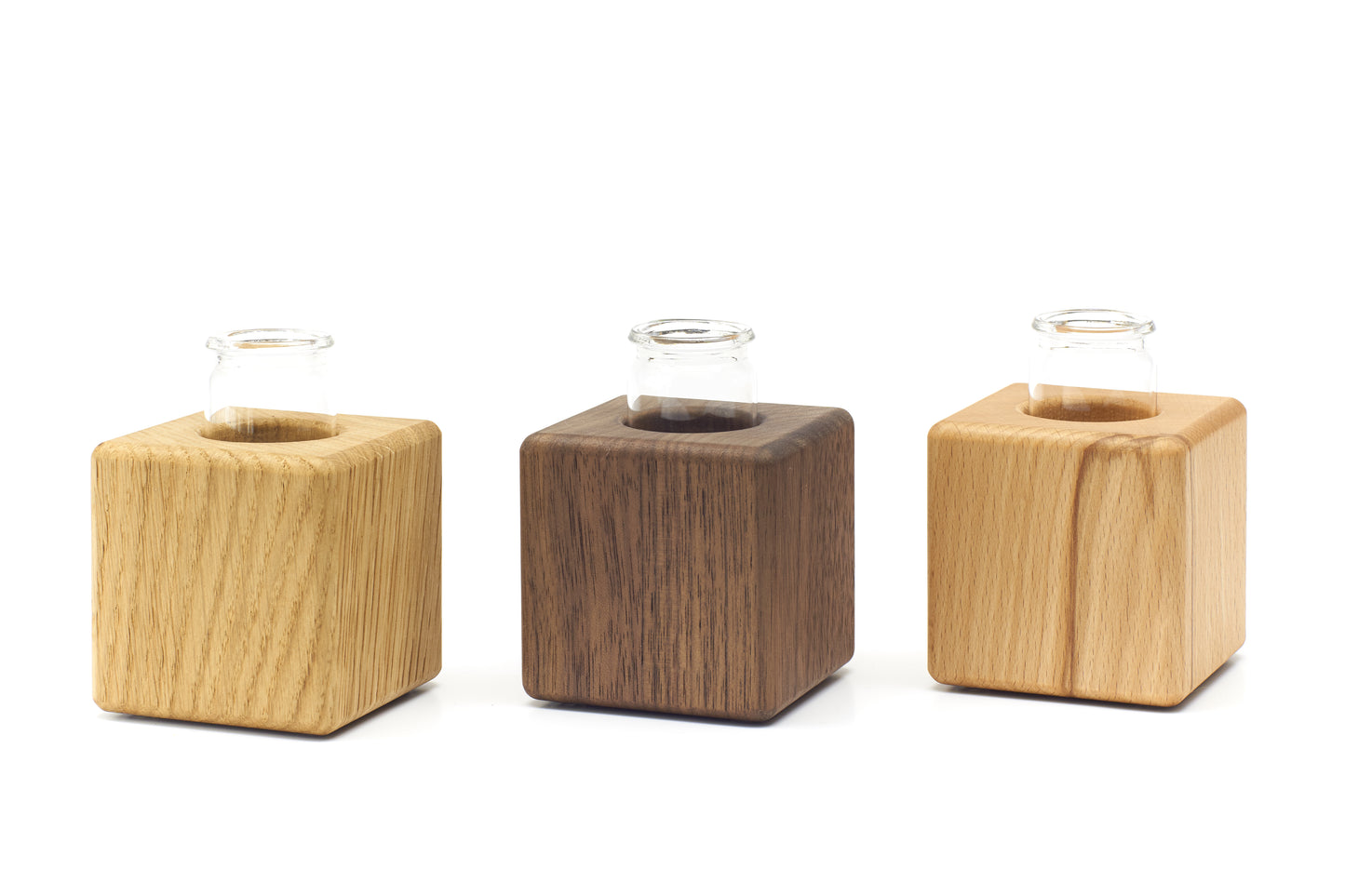 Kleine Vase aus Massivholz mit Glaseinsatz